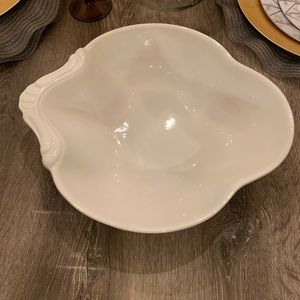 Williams-Sonoma White Antique Vegetable Bowl